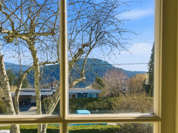 487 Roslyn Boulevard, North Vancouver, BC, V7G 1P1 - 9