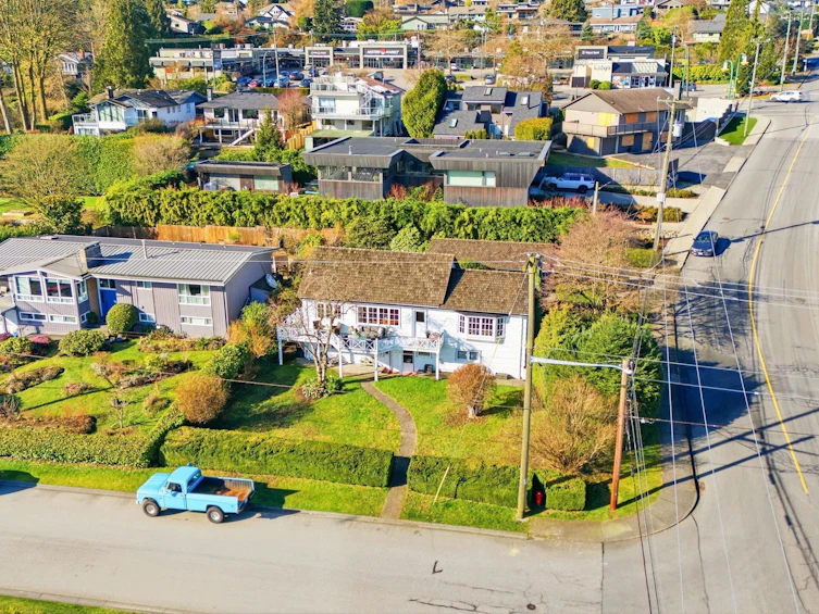 487 Roslyn Boulevard, North Vancouver, BC, V7G 1P1 - 30