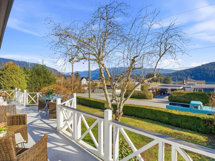 487 Roslyn Boulevard, North Vancouver, BC, V7G 1P1 - 6