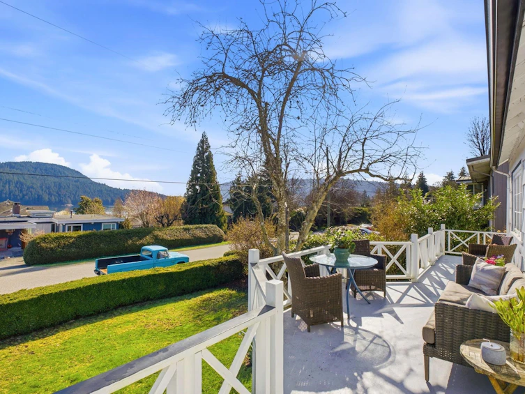 487 Roslyn Boulevard, North Vancouver, BC, V7G 1P1 - 5