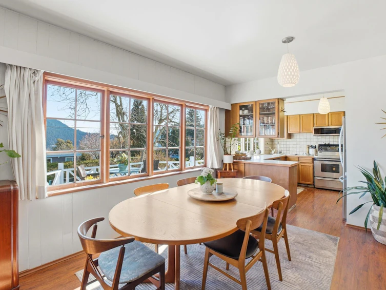 487 Roslyn Boulevard, North Vancouver, BC, V7G 1P1 - 11