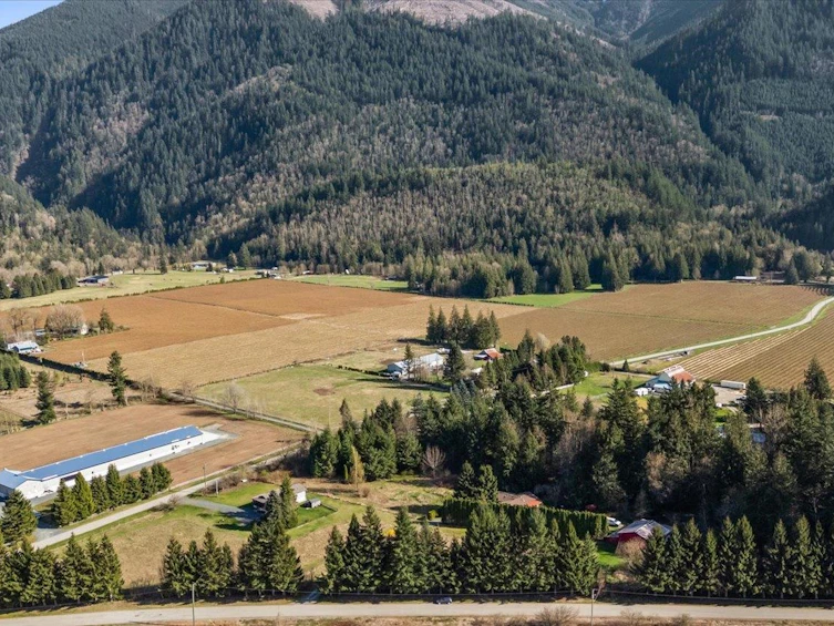 640 Maple Falls Road, Columbia Valley, BC, V2R 4X7 - 37