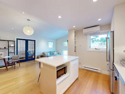304-1528 Bowser Avenue - 3