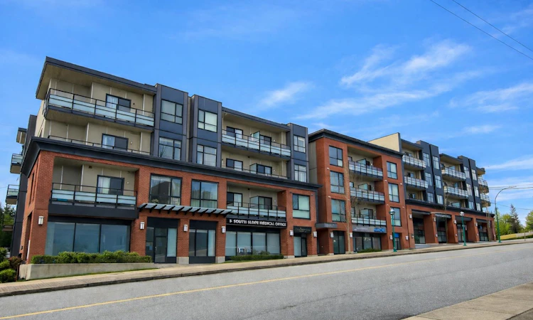 304-7777 Royal Oak Avenue
