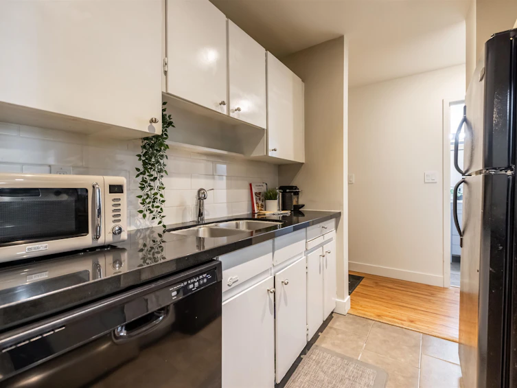 110-1850 E Southmere Crescent, Surrey, BC, V4A 6Y6 - 9