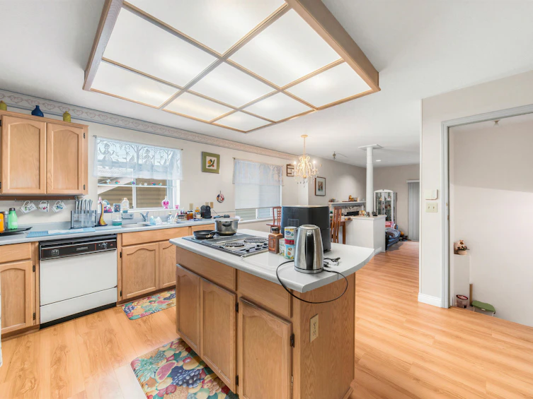 2974 Delahaye Drive, Coquitlam, BC, V3B 6Z3 - 8