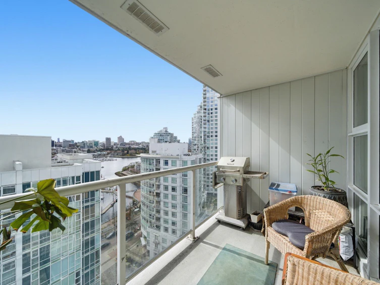 1808-193 Aquarius Mews, Vancouver, BC, V6Z 2Z2 - 3