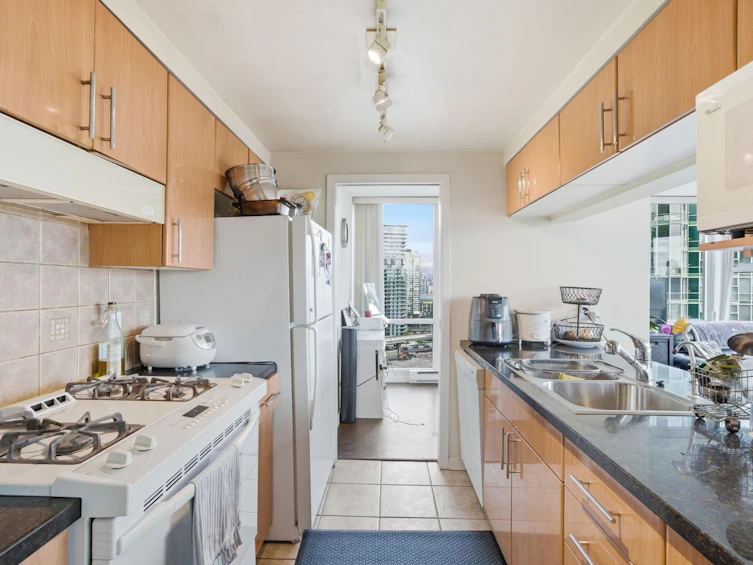 1808-193 Aquarius Mews, Vancouver, BC, V6Z 2Z2 - 16