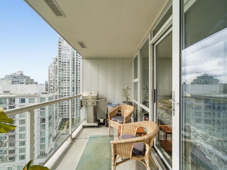 1808-193 Aquarius Mews, Vancouver, BC, V6Z 2Z2 - 4