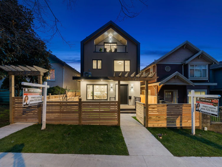 2-1582 E 2nd Avenue, Vancouver, BC, V5N 1C7 - 3