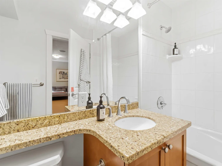 2420 Sasamat Street, Vancouver, BC, V6R 4S8 - 24