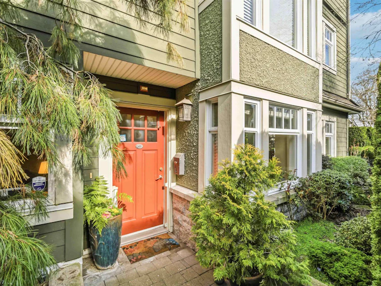 2420 Sasamat Street, Vancouver, BC, V6R 4S8 - 2