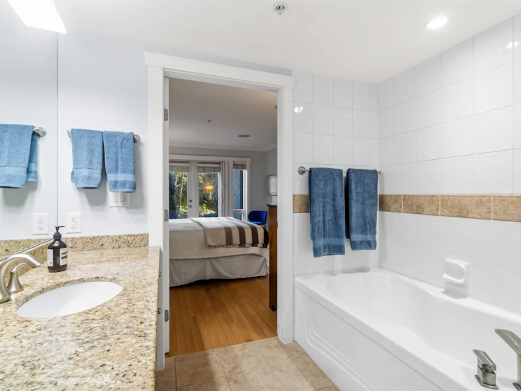 2420 Sasamat Street, Vancouver, BC, V6R 4S8 - 20
