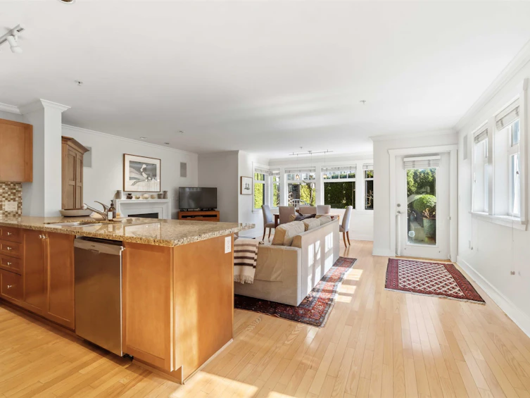 2420 Sasamat Street, Vancouver, BC, V6R 4S8 - 11