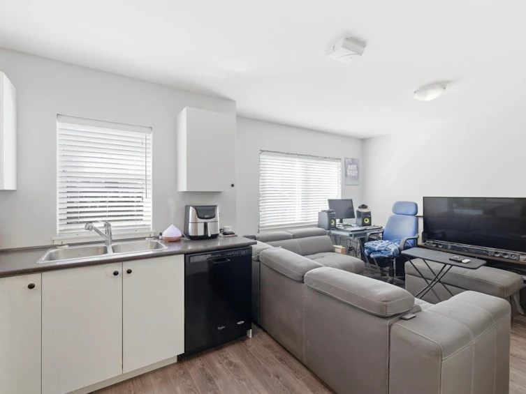 17330 2nd Avenue, Surrey, BC, V3Z 9P9 - 35