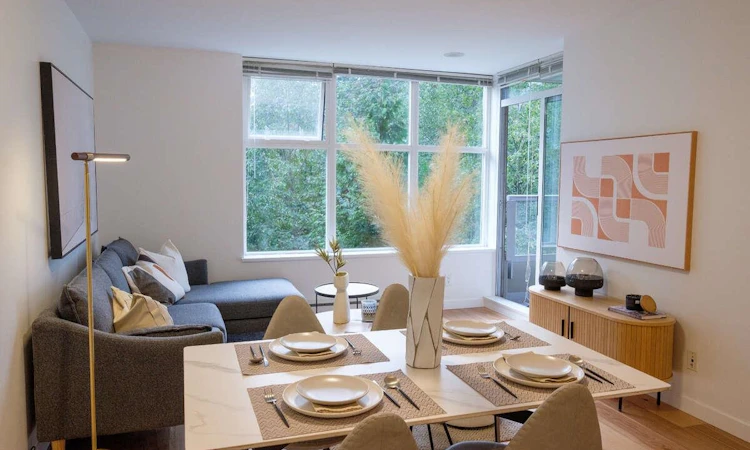 403-9232 University Crescent
