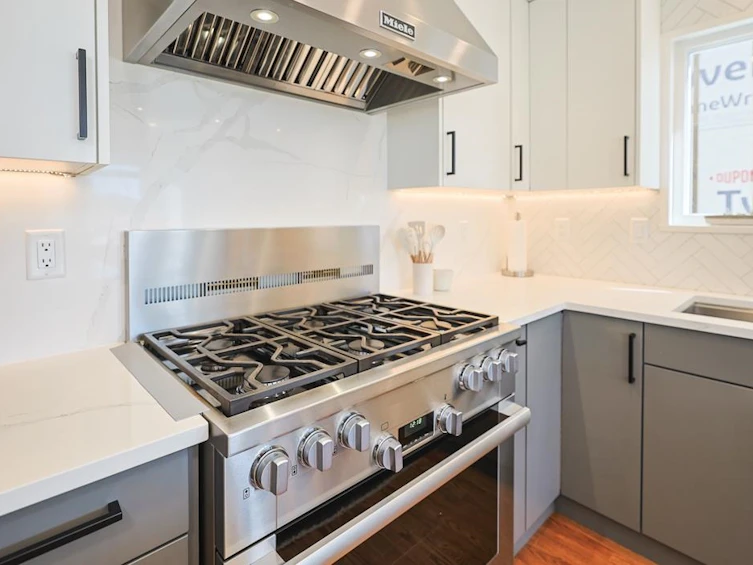 78 W 39th Avenue, Vancouver, BC, V5Y 2N9 - 7