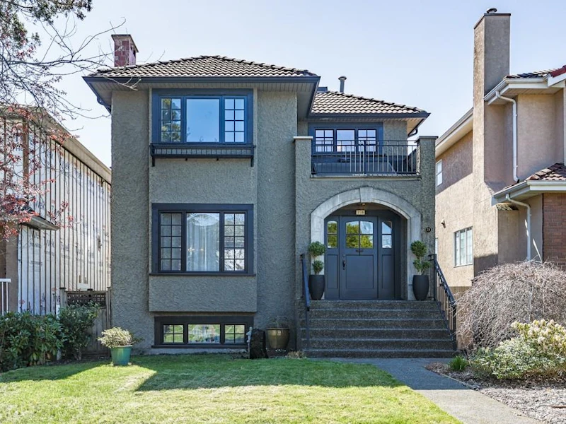 78 W 39th Avenue, Vancouver BC V5Y 2N9