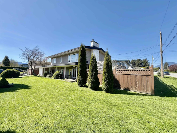 10345 Beverley Drive, Chilliwack, BC, V2P 6B2 - 2