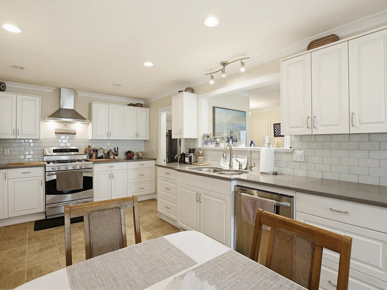 7762 Fir Street, Mission, BC, V2V 4N5 - 7