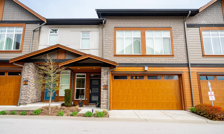 2-17033 Fraser Highway