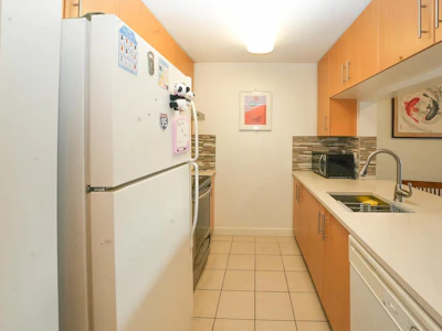 1808-3660 Vanness Avenue - 3