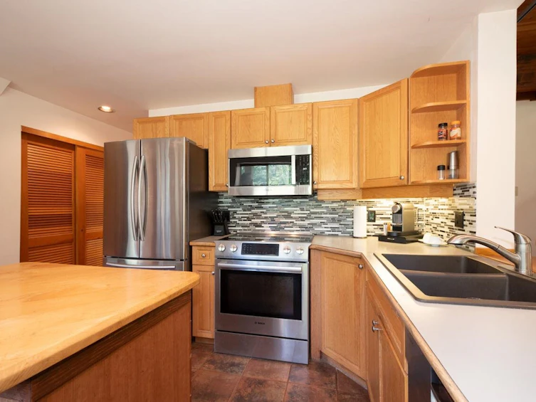 1293 Westside Road, Bowen Island, BC, V0N 1G2 - 12