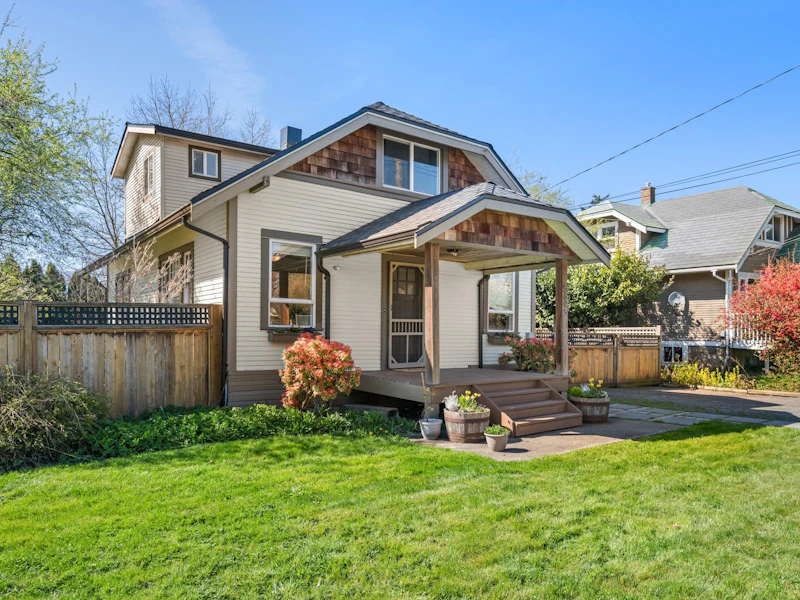 5695 Riverside Street, Abbotsford BC V4X 1T4
