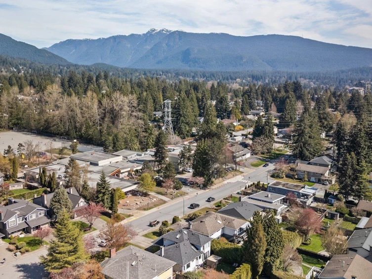739 E 26th Street, North Vancouver, BC, V7K 1A3 - 39