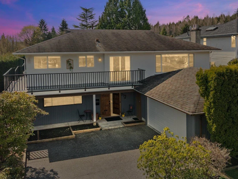 739 E 26th Street, North Vancouver BC V7K 1A3