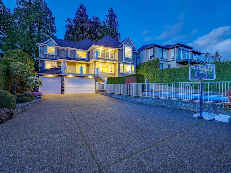 13518 Marine Drive, Surrey, BC, V4A 1G2