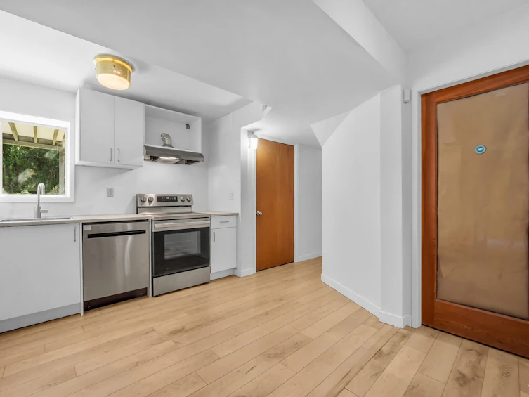 4578 Capilano Road, North Vancouver, BC, V7R 4K3 - 16