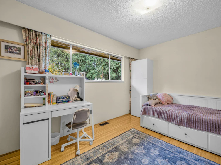 4578 Capilano Road, North Vancouver, BC, V7R 4K3 - 9