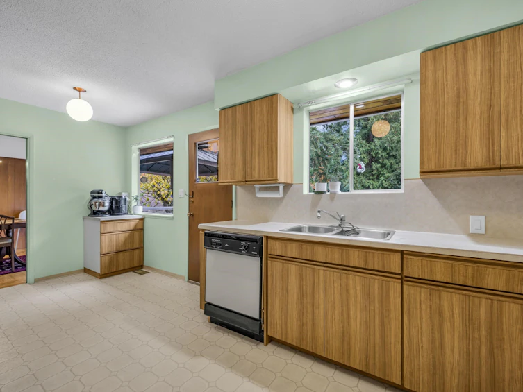 4578 Capilano Road, North Vancouver, BC, V7R 4K3 - 6