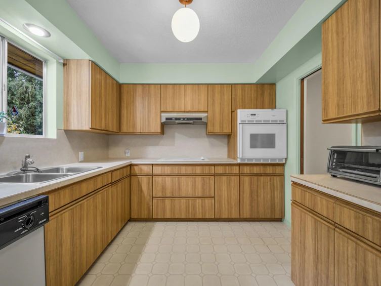 4578 Capilano Road, North Vancouver, BC, V7R 4K3 - 5
