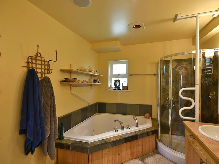 6508 Lynnwood Court, Sechelt, BC, V7Z 0S9 - 14