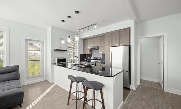 222-15956 86a Avenue