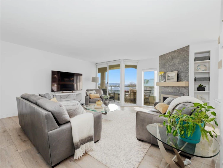 209-168 Chadwick Court, North Vancouver, BC, V7M 3L4 - 3