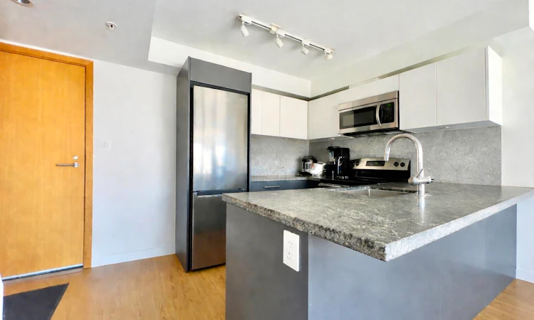 802-188 Keefer Street
