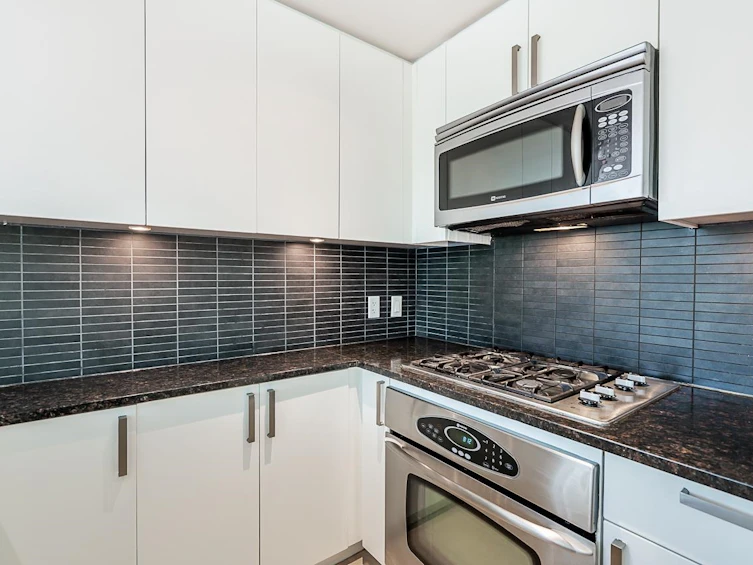 606-2978 Glen Drive, Coquitlam, BC, V3B 0C3 - 9