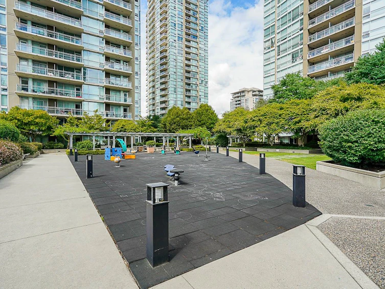 606-2978 Glen Drive, Coquitlam, BC, V3B 0C3 - 35