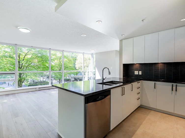 606-2978 Glen Drive, Coquitlam, BC, V3B 0C3 - 6
