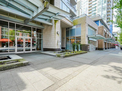 606-2978 Glen Drive - 4