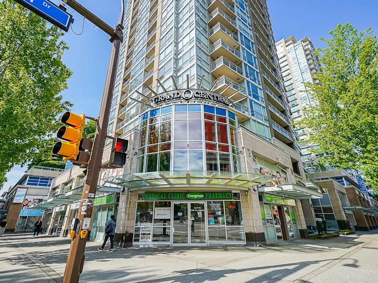 606-2978 Glen Drive, Coquitlam, BC, V3B 0C3 - 3