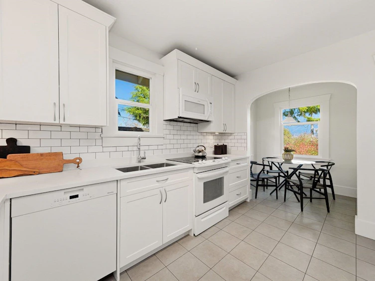 2711 Trinity Street, Vancouver, BC, V5K 1E6 - 10