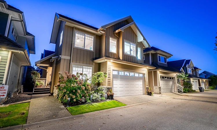 35-3363 Rosemary Heights Crescent