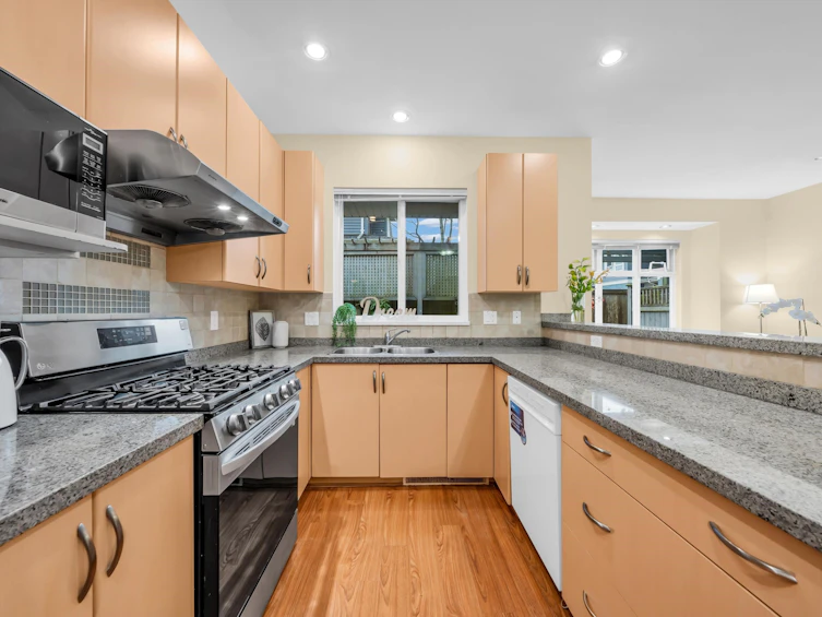 16-8600 No. 3 Road, Richmond, BC, V6Y 2E8