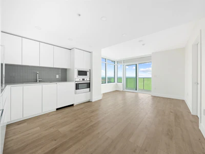 2502-10428 Whalley Boulevard - 4