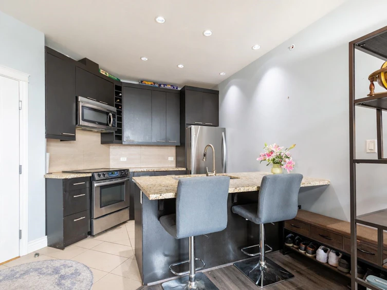 404-2970 King George Boulevard, Surrey, BC, V4P 0E6 - 3