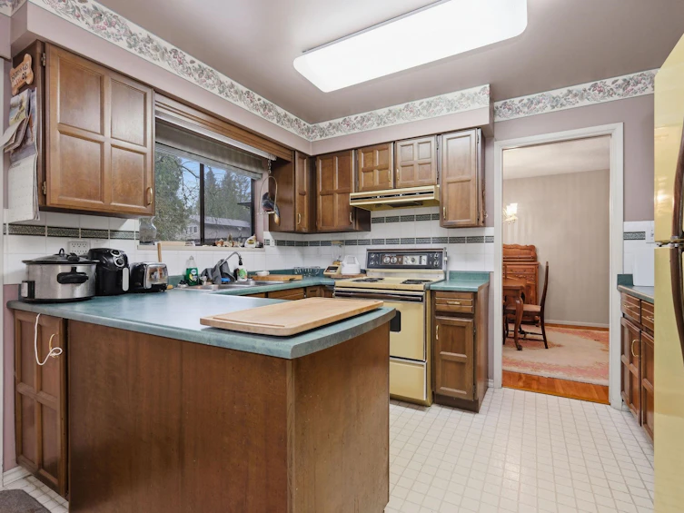 8285 Burnlake Drive, Burnaby, BC, V5A 3L1 - 8
